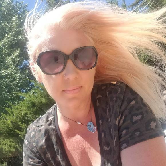 Meet your Posher, Julia - Picture 1 of 1